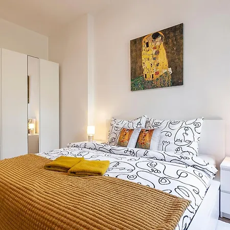Apartment Gold Klimt Flat / Quiet Street / National Museum