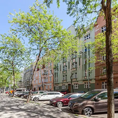 Gold Klimt Flat / Quiet Street / National Museum