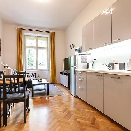 Appartement Gold Klimt Flat / Quiet Street / National Museum *